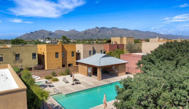 Comfortable 4BR, 4BA Townhouse w/Pool & Spa in Tucson