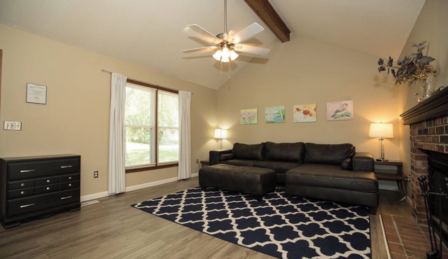 ⭐️Comfortable✅Clean✅ Central✅!Stylish✅!PetFriendly⭐️Backyard⭐️Grill in Shawnee