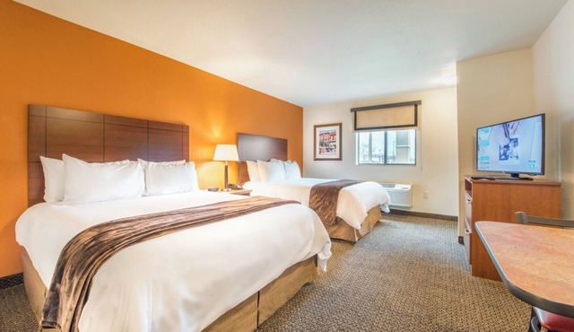 Comfortable Pet-Friendly Rooms with In-Room Kitchens and Free Parking Included in Anchorage