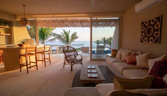 Conco Ana: Enjoy luxury sunsets in Col Playa Troncones