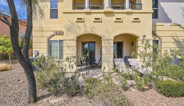 Condo at Prestigious gated V community in Henderson