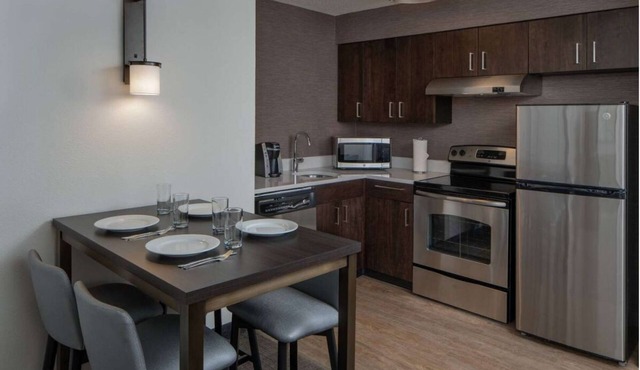 Convenient Stay, Superb Location! 2 Relaxing Units, Near Fair Oaks Park in Fairfax