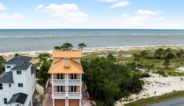 Copper Cove: Unique Beachfront Home with Hot Tub and Huge Kitchen. Sleeps 16! in Indian Pass