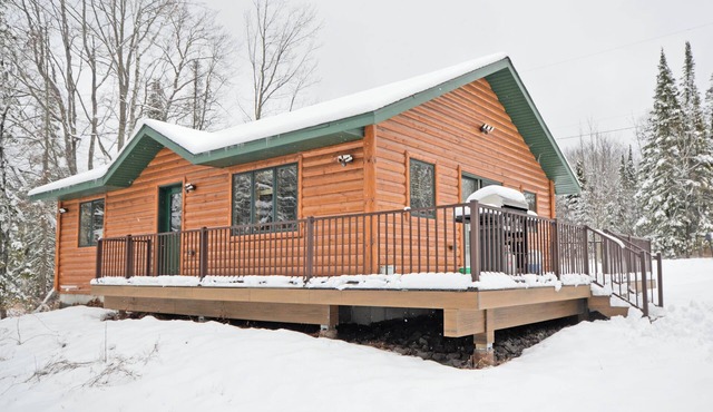 Corny's Hidden Gem: Luxe Cabin on the South Shore in Cornucopia