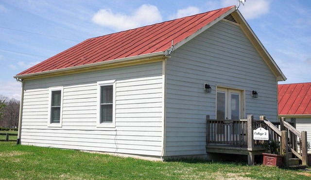 Cottage Getaway for Two with Private Hot Tub in Castleton