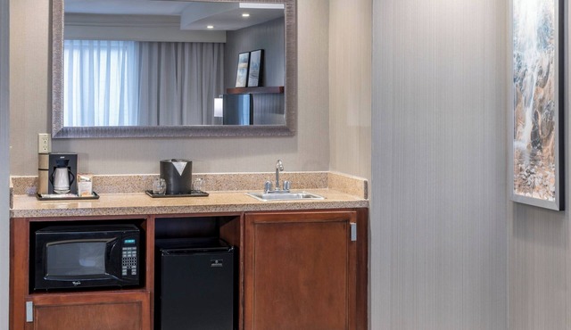 Courtyard by Marriott West Orange in West Orange