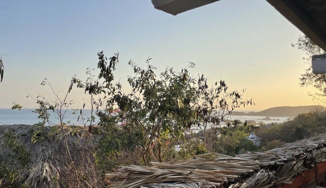 Cozy apartment w king size bed, starlink, safe, pizza oven and an amazing view! in San Agustinillo