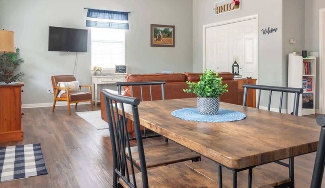 Cozy Cottage Summary: in Waco