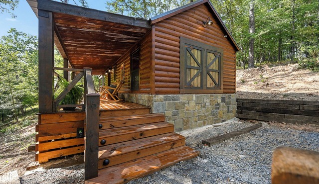 Cozy Couples Cabin/Private & Secluded/Hot Tub/Fire Pit/Hillside View in Broken Bow