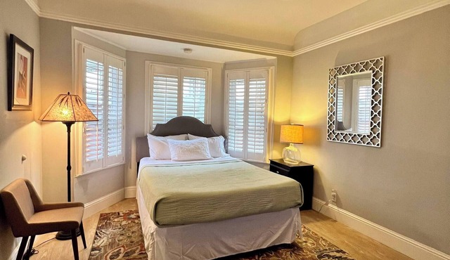 Cozy Downtown Burlingame Apt. | Easy Parking | 1/1 in Burlingame