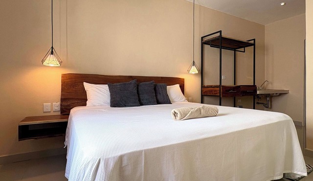 Cozy Queen Suite with Pool & Wi-Fi in North Mérida in Mérida