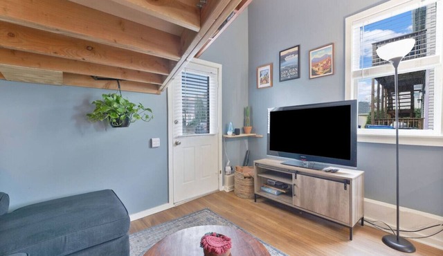 Cozy Quiet Loft by Airport, Hospitals & Cities in Suffield