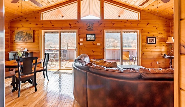 Cozy, Romantic Waterfront Cabin on New River 1BS2 - Moonlight Serenade in Draper