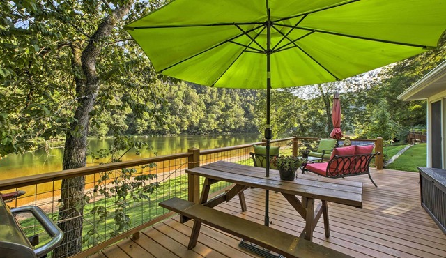 Cozy Waterfront Cottage w/Deck on White River! in Cotter