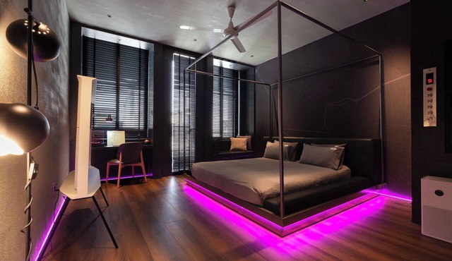 Cyber Violet Studio @ Saigon's alley Rooftop Onsen