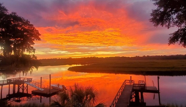 Deep water dock in Darien, GA, w/screened in porch, fishing, kayaks, & bikes in Darien
