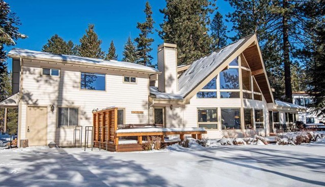 Deschutes Riverfront Home - Meredith Lodging in Sunriver