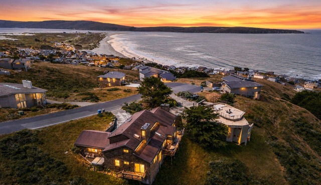 Dillon Beach~Ocean Views~Hot Tub~Pool Table~Theater~Sleeps 12~Northern Lights in Dillon Beach