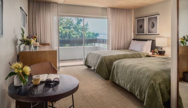 Discover a Stay with Built-in Island Calm: Pool, Yoga, Bikes & Explore Parks in Kailua-Kona
