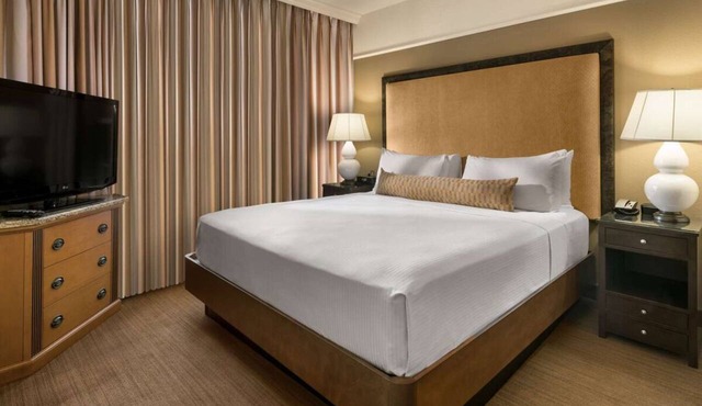 Discover Ideally Located Suites in Gainey Ranch AZ w/Free Parking & Breakfast! in Scottsdale