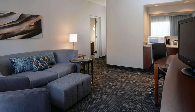 Discover Kansas City! 2 Pet-Friendly Units, Short Drive To Nelson Atkins Museum! in Kansas City