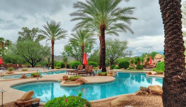 Discover Your Retreat! Full Kitchen, Swimming Pool, Free Parking! in Cave Creek