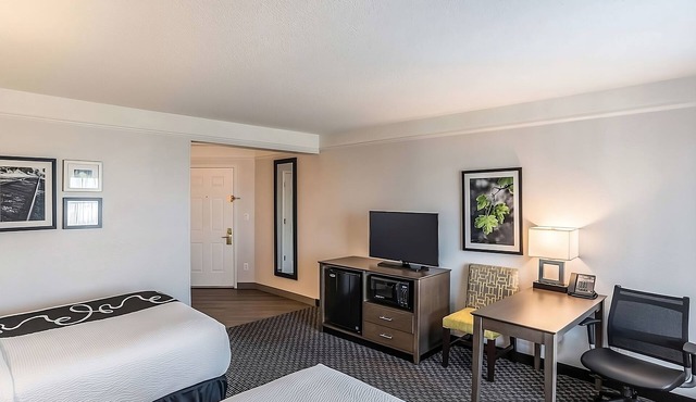 Double Beds Room, La Quinta Inn Phoenix Chandler, Free Breakfast in Phoenix