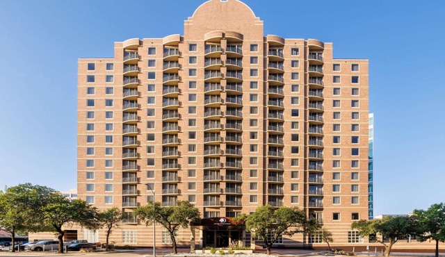 DoubleTree Suites by Hilton Austin Downtown Capitol in Austin