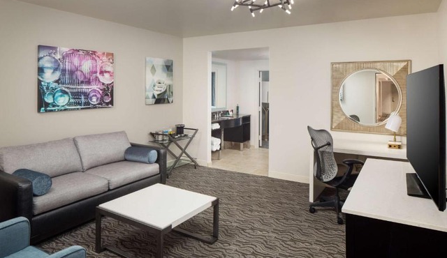 DoubleTree Suites by Hilton Hotel Detroit Downtown - Fort Shelby in Detroit