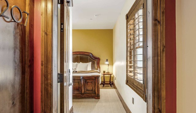 Downtown Jackson - Deluxe King Suite in Jackson