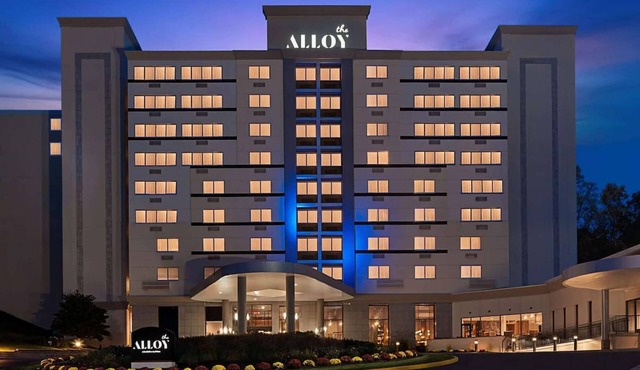 Easy Philly Access | Dining. On-Site Bar. Pool. in Prussia