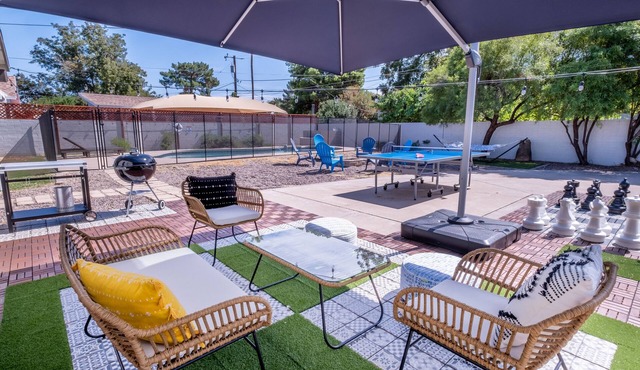 🌵 Eclectic 5BR Uptown Retreat 🌵 Pool ⭐ Giant Chess ⭐ Office ⭐ BBQ ⭐ Fire Pit ⭐ in Phoenix