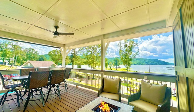 Escape to "Studio B"! Lake, Pool, Splash Pad, Hot Tub, Kayaks, fire pit, etc.! in Cedar Bluff