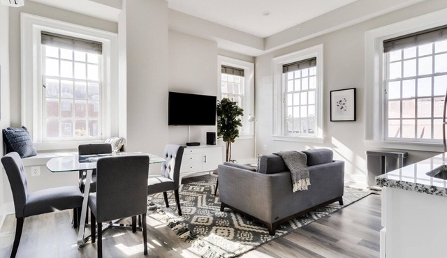 Excellent Alexandria West 1BR w/W/D, nr Waterfront, by Blueground in Northern Virginia