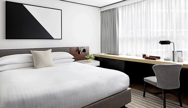 Executive King Suite w/Balcony – Minutes from the National Mall in Washington