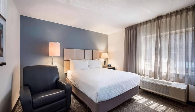 Experience Convenient Stay in North Olmsted! Pet-Friendly Unit, w/Kitchenette in North Olmsted
