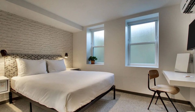 Experience Vibrant D.C.: Convenient Room Close National Mall in Washington