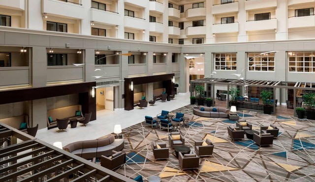 Explore Fairfax from a Comfortable Stay Near GMU and Fair Oaks Mall in Fairfax