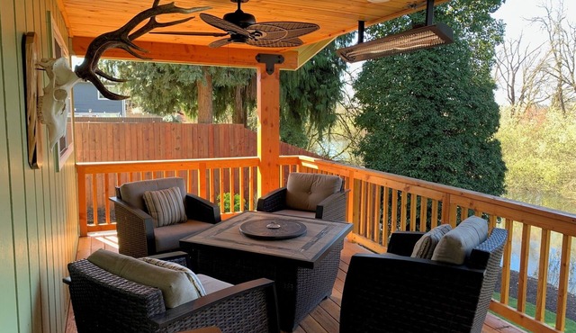 Family fun on large deck overlooking Delta Ponds - total remodel complete 6/2022 in Eugene