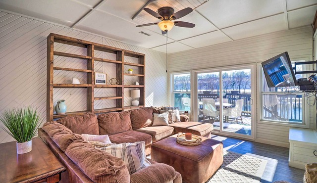 'Fish House' w/Deck, Fire Pit & River Views in Cotter