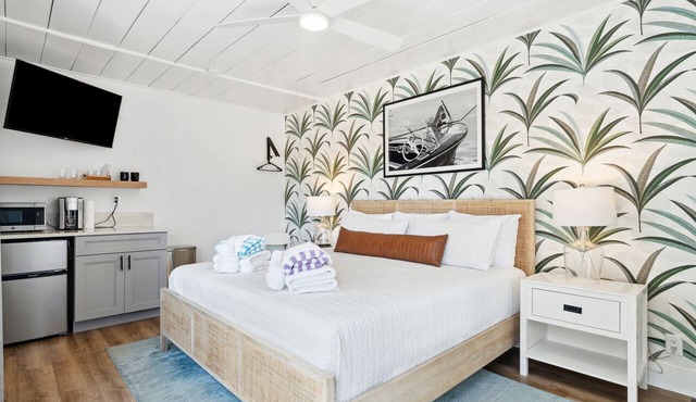 Folliday Inn: The Torpedo: Room 22 in Folly Beach