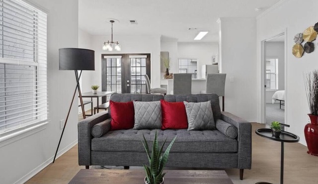 Frontdesk | Spacious 2 BR in the North Side in Pittsburgh
