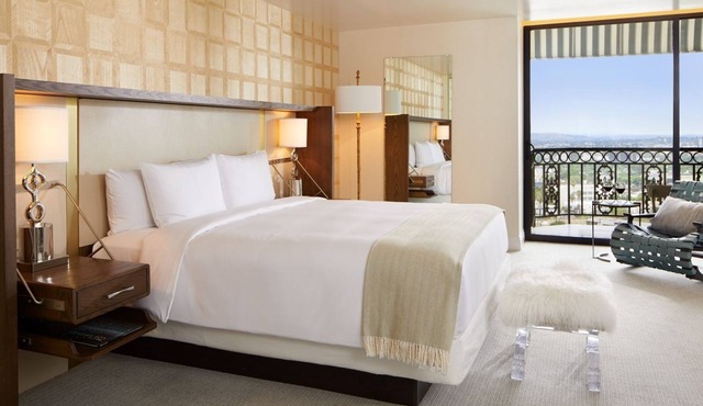Gate One Bedroom Suite at The London West Hollywood, Free Breakfast in West Hollywood