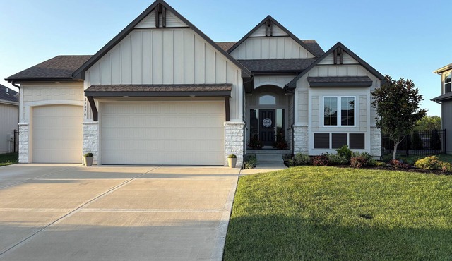 Gigi's Luxury Golfcourse Oasis! in Olathe