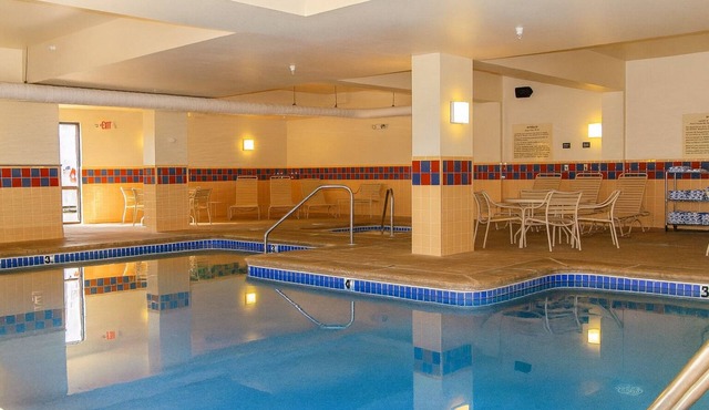 Grand Canyon Kingman Stay w/Indoor Pool Access & Close to Downtown in Kingman