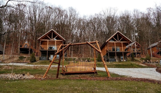 Group Friendly Cabin with Spa on the Deck near Tappan Lake in Ohio in Deersville