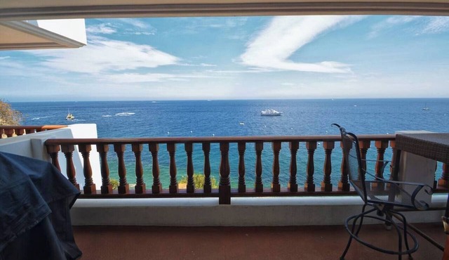 Hamilton Cove Oceanfront view 2bd with golf cart in Avalon