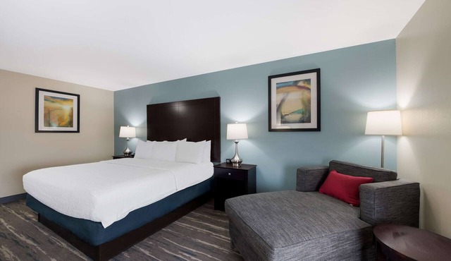 Hampton Inn Marshall in Marshall
