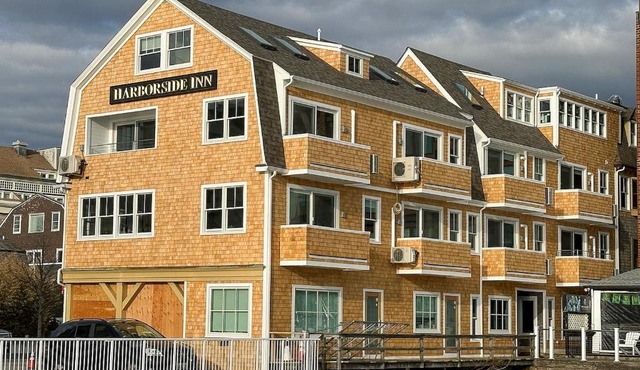 Harborside Inn in Newport