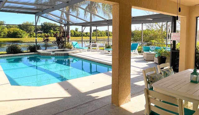 Hidden Waterfront Oasis - 18 minutes to the Disney Entrance! in Clermont
